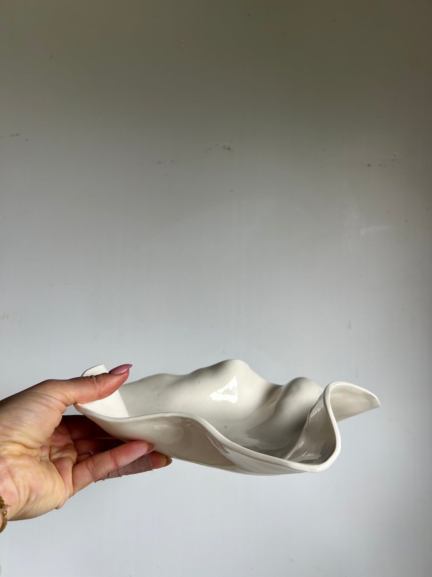 Wavy salad bowl