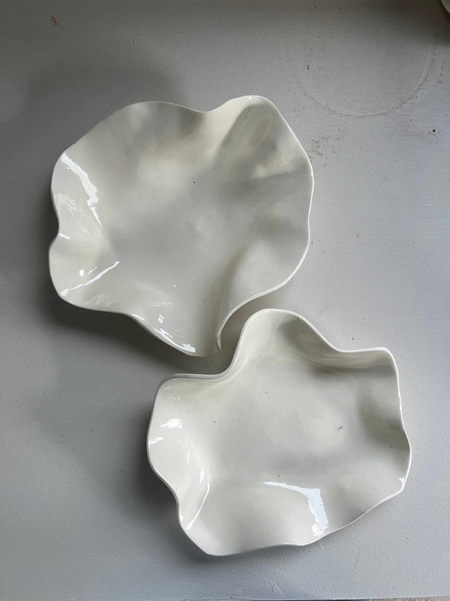 Wavy salad bowl