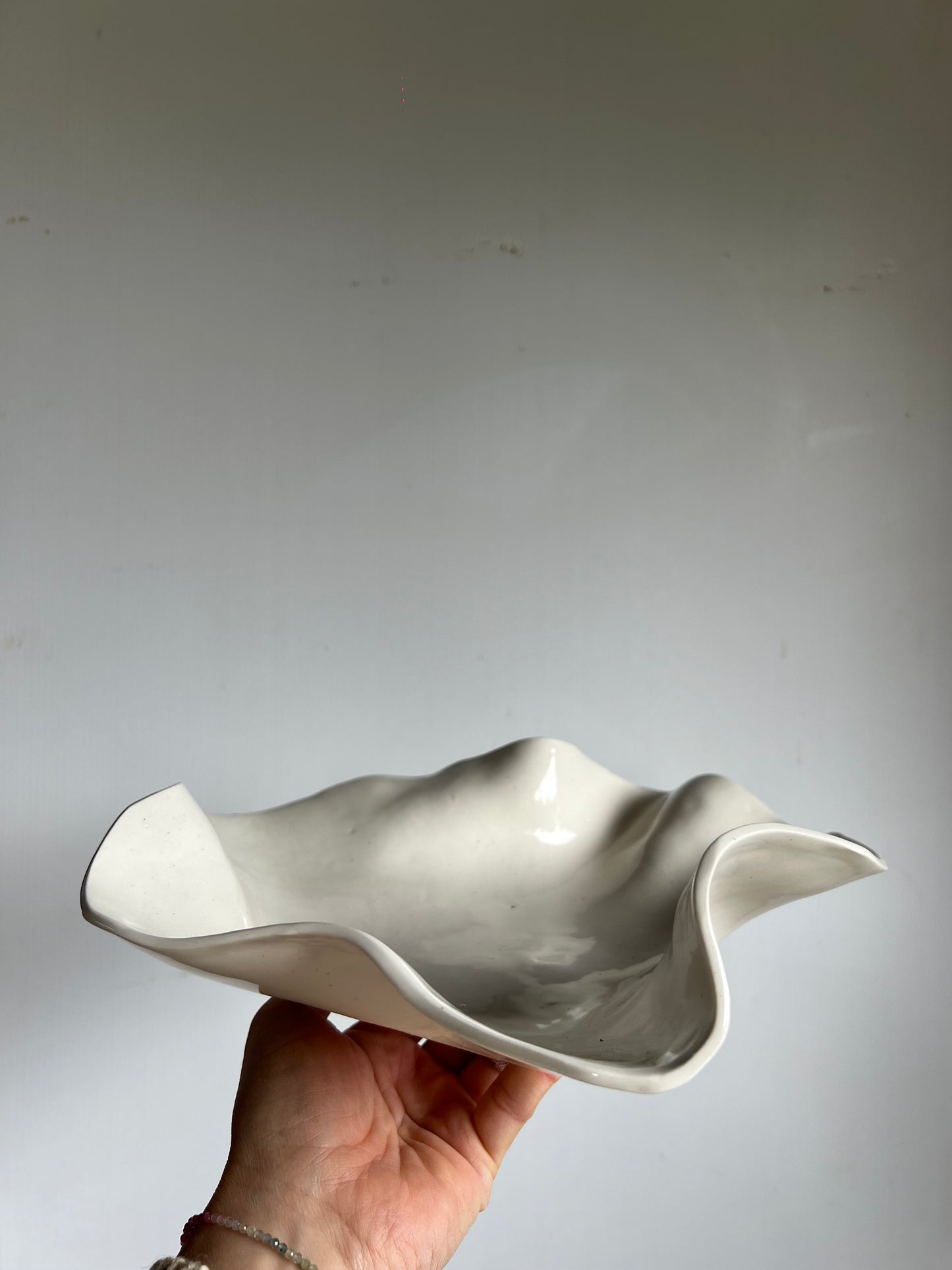 Wavy salad bowl