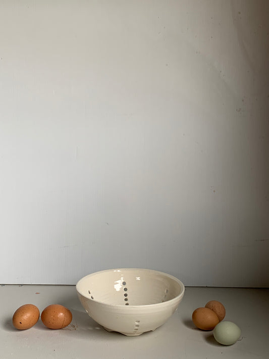 Medium colander