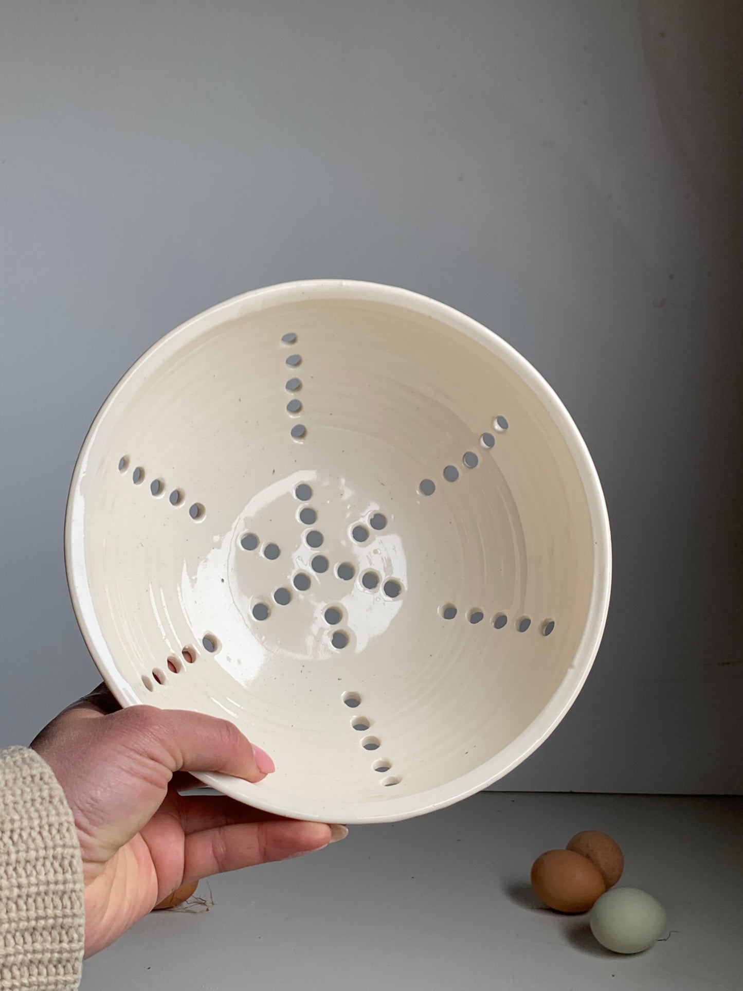 Medium colander