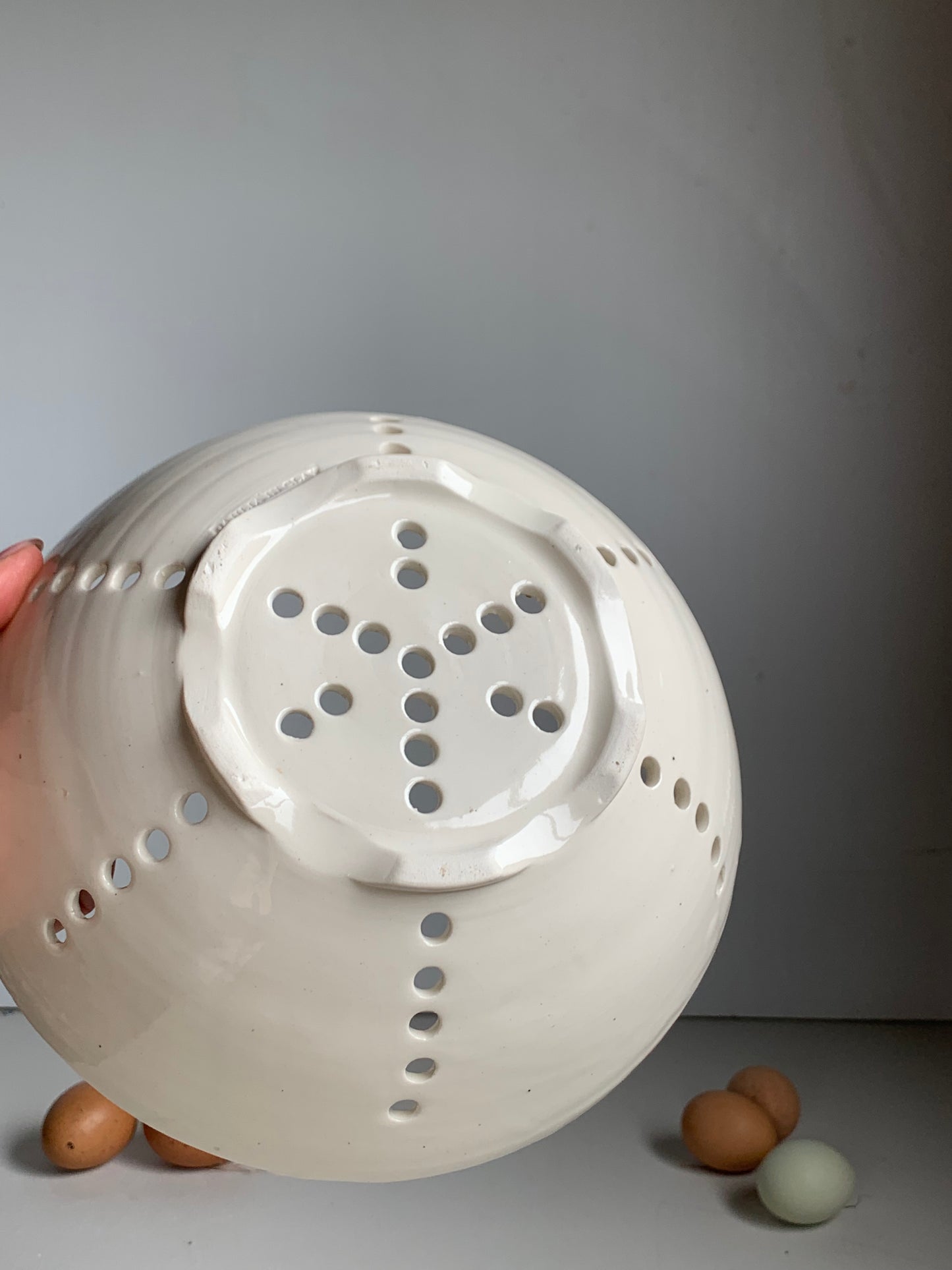 Medium colander